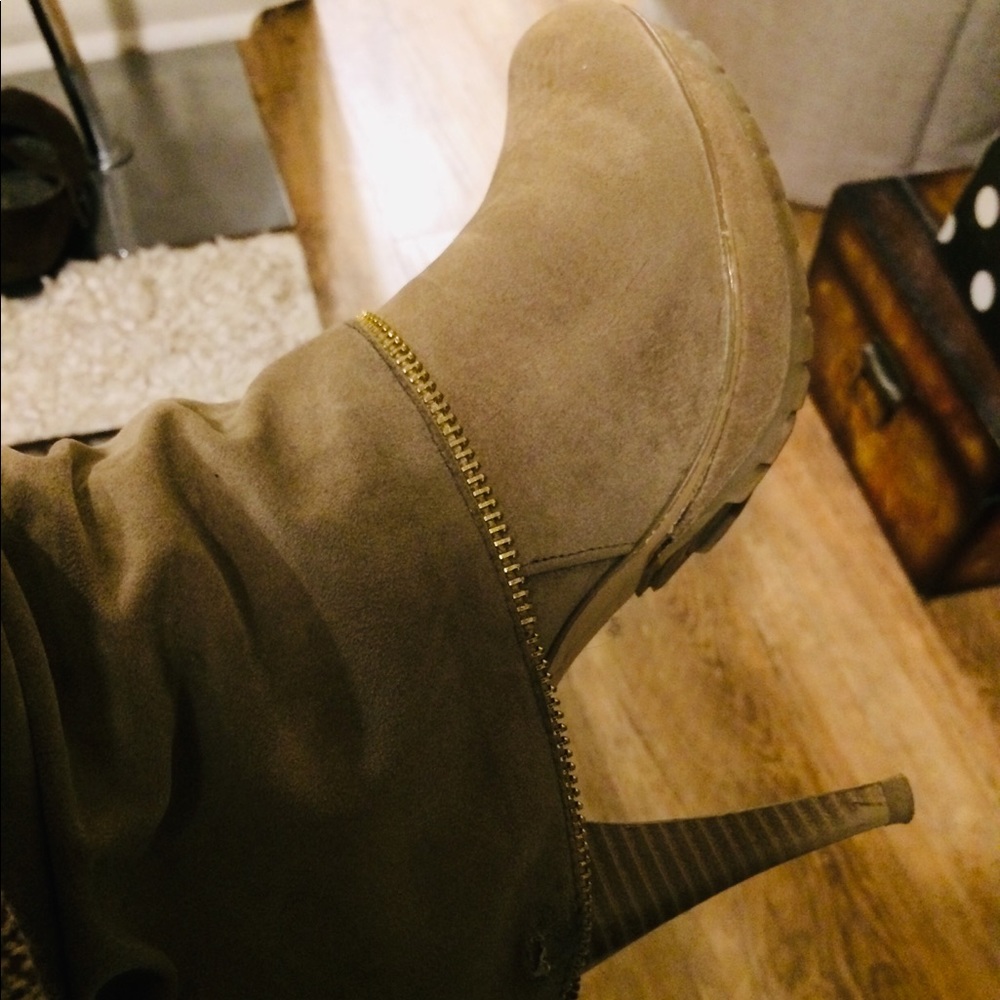 Suede boots